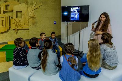 Діти на інтерактивному занятті у Мистецькому Арсеналі  у Києві